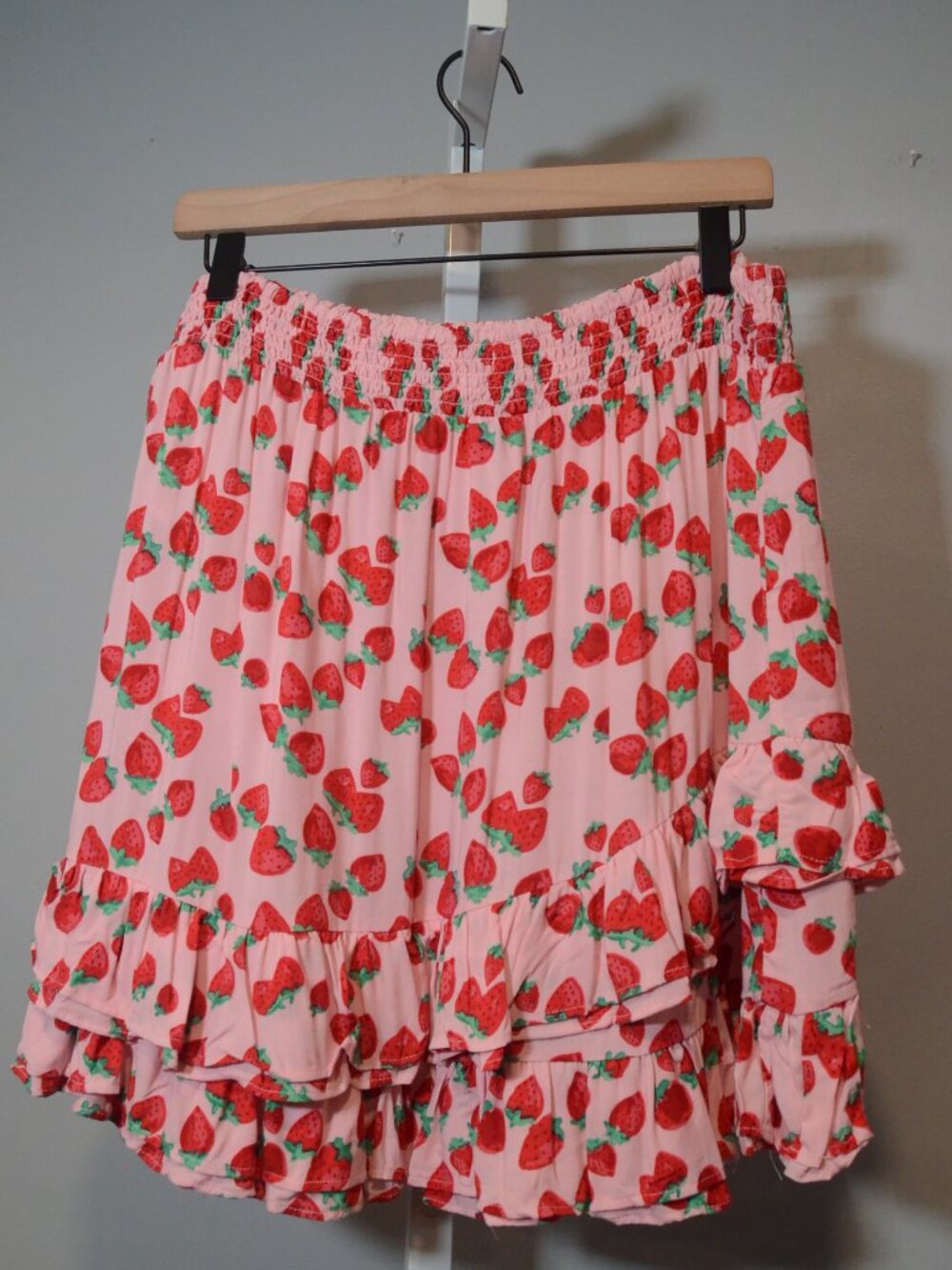NWT Luv Betsey by Betsey Johnson 2-piece XL Strawberry Pattern Skirt & Blouse - Picture 2 of 6